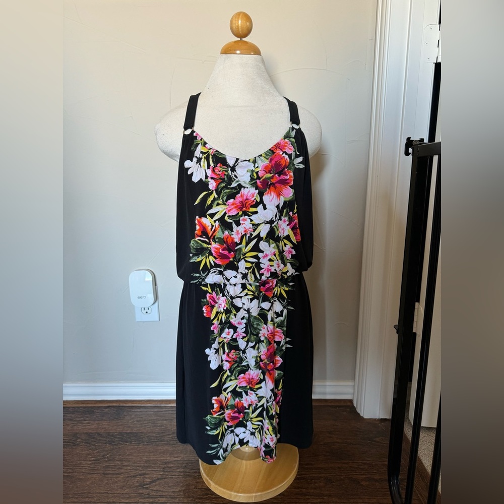 NWT - White House Black Market Floral Print Dress. Size Medium